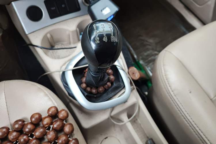 Used Dongfeng Fengon 2013 1.5L Manual Comfort Version DK15 Gear Lever