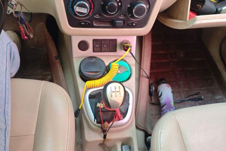 Used Dongfeng Fengon 2013 1.3L Manual Deluxe Edition DK13-08 Gear Lever