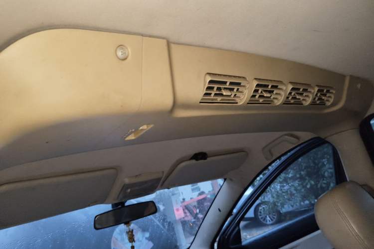 Used Dongfeng Fengon 2013 1.5L Manual Deluxe Model DK15 Headliner