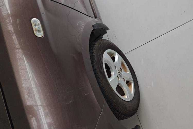 Used Dongfeng Fengon 2013 1.5L Manual Deluxe Model DK15 Left Front Wheel Hub