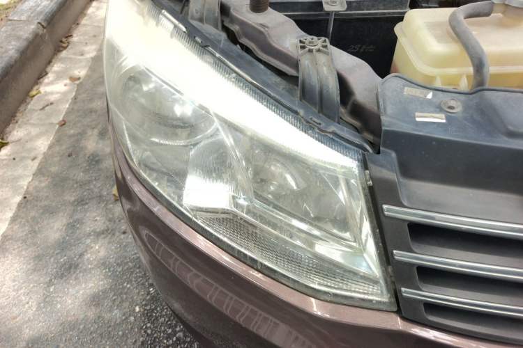 Used Dongfeng Fengon 2013 1.5L Manual Comfort Version DK15 Right Front Headlight