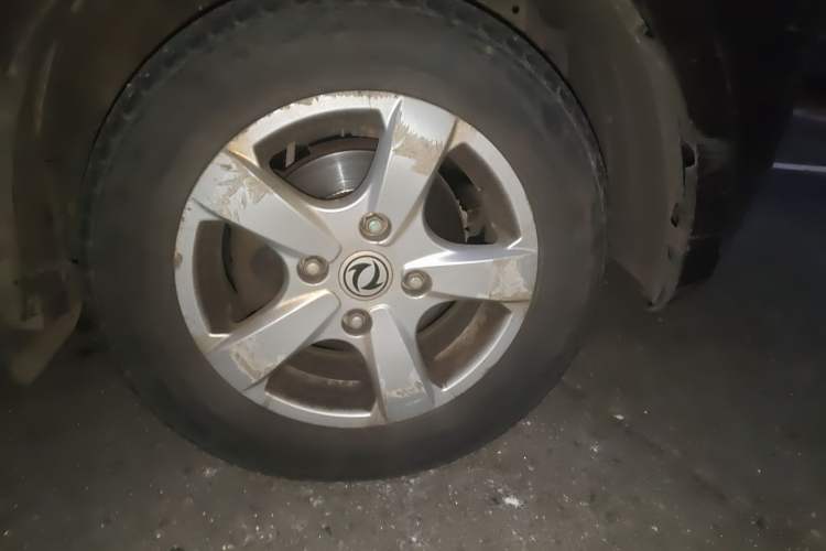 Used Dongfeng Fengon 2013 1.5L Manual Deluxe Model DK15 Right Front Wheel Hub