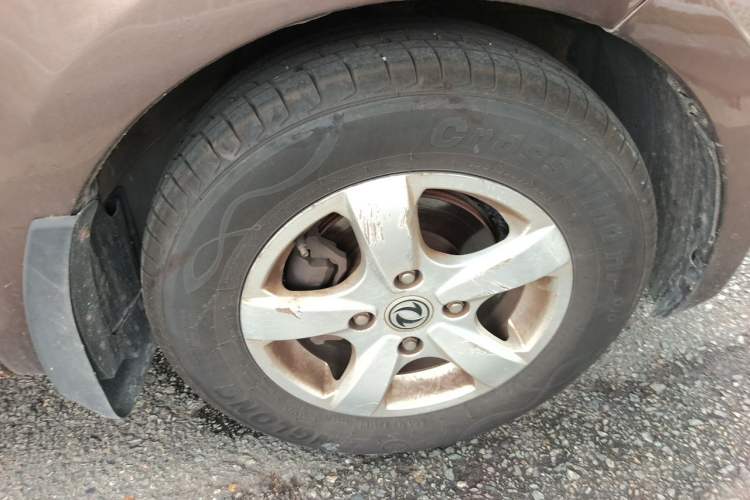 Used Dongfeng Fengon 2013 1.5L Manual Comfort Version DK15 Right Front Wheel Hub