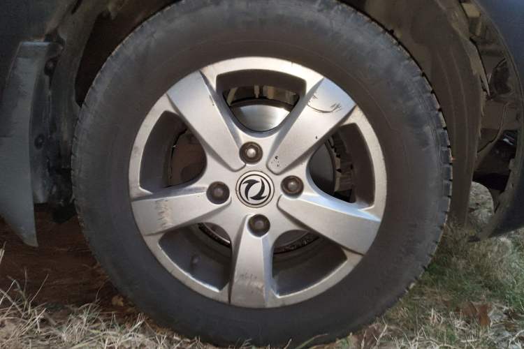 Used Dongfeng Fengon 2013 1.5L Manual Deluxe Model DK15 Right Front Wheel Hub