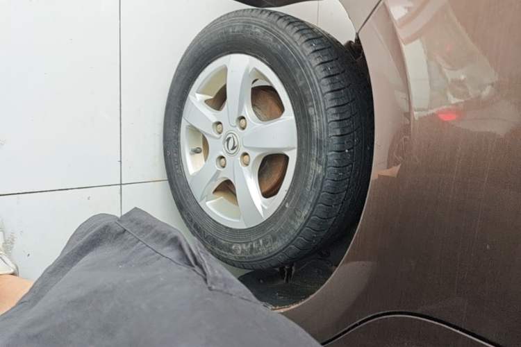 Used Dongfeng Fengon 2013 1.5L Manual Deluxe Model DK15 Right Rear Wheel Hub