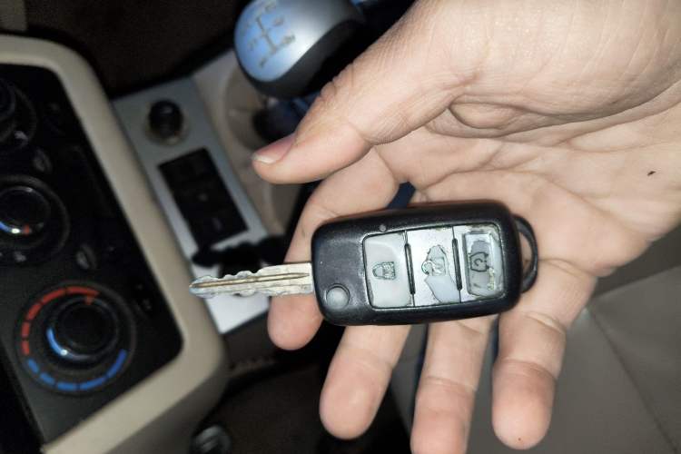 Used Dongfeng Fengon 2013 1.5L Manual Deluxe Model DK15 Vehicle Key