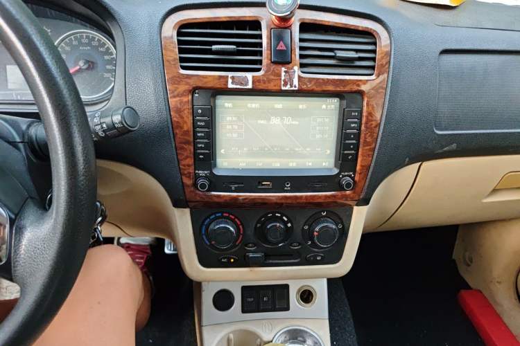 Used Dongfeng Fengon 2013 1.5L Manual Deluxe Model DK15 Audio And AC Panel
