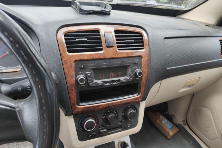 Used Dongfeng Fengon 2013 1.3L Manual Deluxe Edition DK13-08 Audio And AC Panel