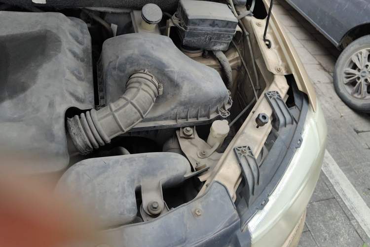 Used Dongfeng Fengon 2013 1.3L Manual Deluxe Edition DK13-08 Engine Bay Left