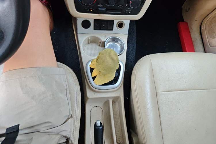 Used Dongfeng Fengon 2013 1.5L Manual Deluxe Model DK15 Gear Lever