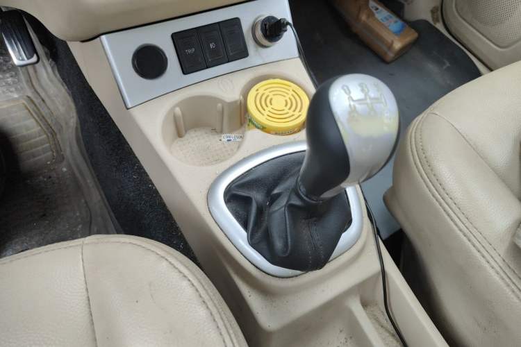 Used Dongfeng Fengon 2013 1.3L Manual Deluxe Edition DK13-08 Gear Lever