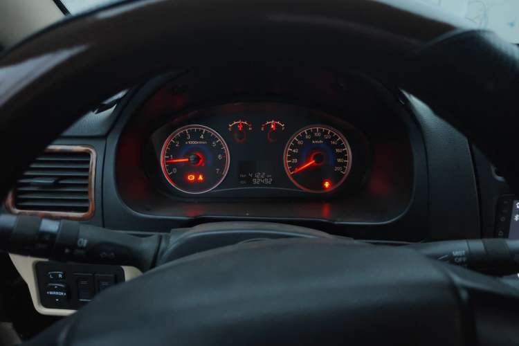 Used Dongfeng Fengon 2013 1.5L Manual Deluxe Model DK15 Instrument Cluster