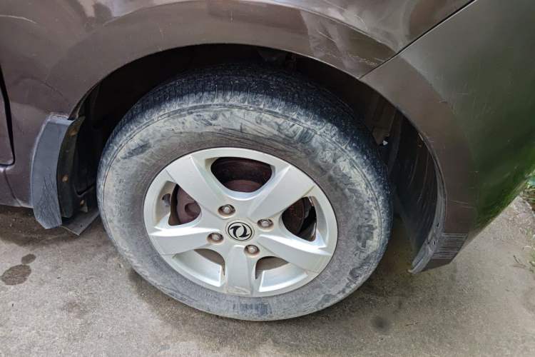 Used Dongfeng Fengon 2013 1.5L Manual Deluxe Model DK15 Right Front Wheel Hub