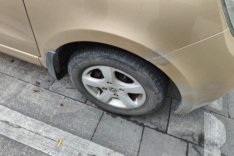 Used Dongfeng Fengon 2013 1.3L Manual Deluxe Edition DK13-08 Right Front Wheel Hub