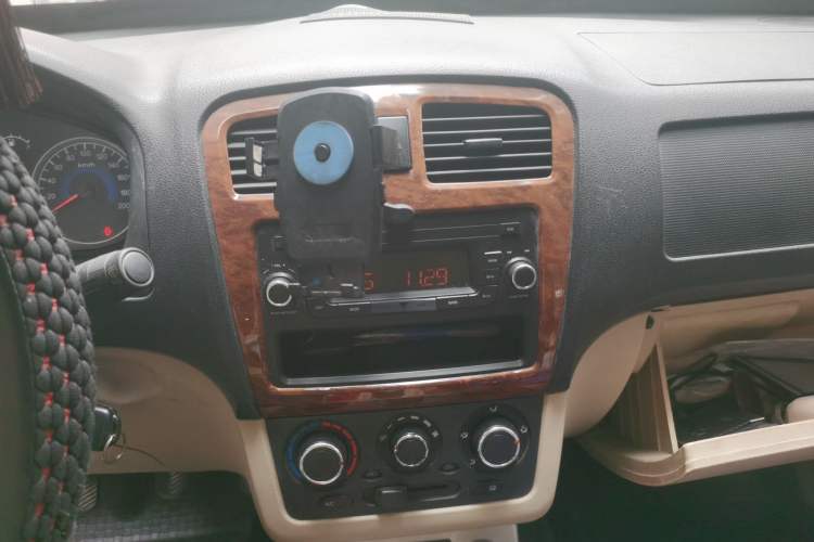 Used Dongfeng Fengon 2013 1.3L Manual Deluxe Edition DK13-08 Audio And AC Panel