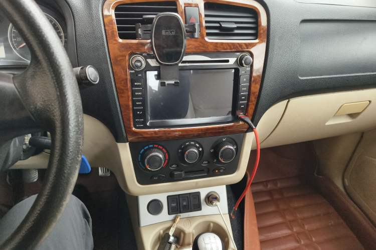 Used Dongfeng Fengon 2013 1.5L Manual Deluxe Model DK15 Audio And AC Panel