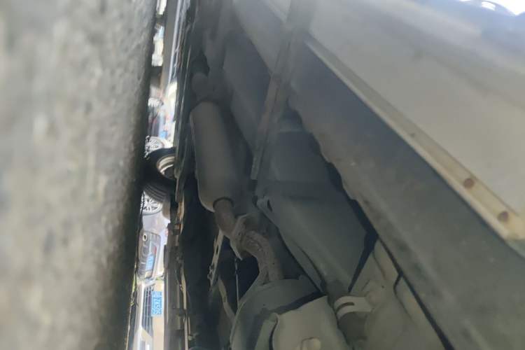 Used Dongfeng Fengon 2013 1.5L Manual Deluxe Model DK15 Chassis Rear Left