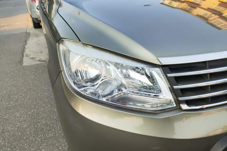Used Dongfeng Fengon 2013 1.5L Manual Deluxe Model DK15 Right Front Headlight
