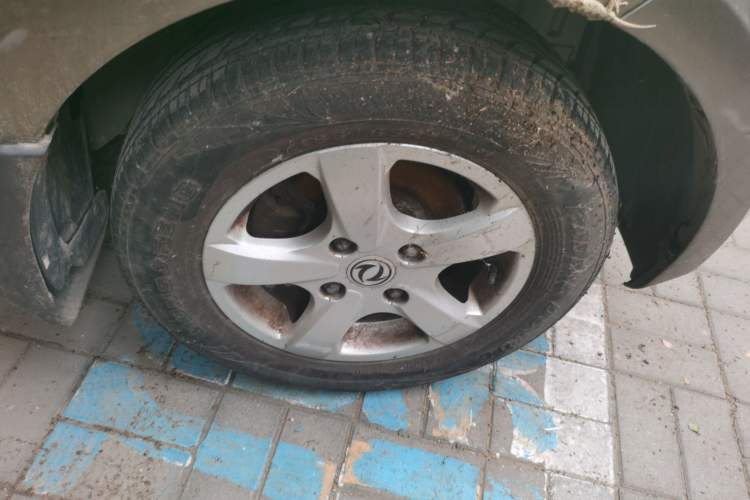 Used Dongfeng Fengon 2013 1.3L Manual Deluxe Edition DK13-08 Right Front Wheel Hub