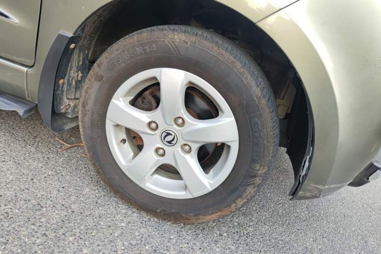 Used Dongfeng Fengon 2013 1.5L Manual Deluxe Model DK15 Right Front Wheel Hub