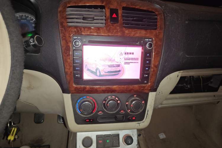 Used Dongfeng Fengon 2013 1.5L Manual Deluxe Model DK15 Audio And AC Panel