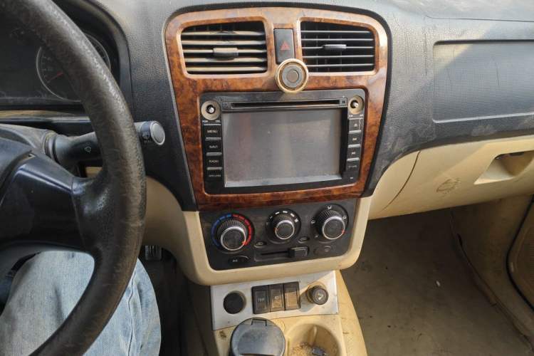 Used Dongfeng Fengon 2013 1.3L Manual Deluxe Edition DK13-08 Audio And AC Panel
