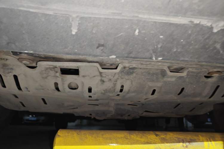 Used Dongfeng Fengon 2013 1.5L Manual Deluxe Model DK15 Chassis Front