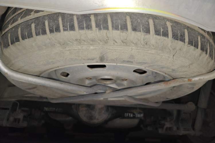 Used Dongfeng Fengon 2013 1.5L Manual Deluxe Model DK15 Chassis Rear