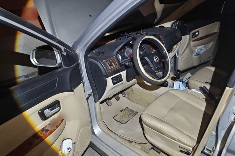 Used Dongfeng Fengon 2013 1.5L Manual Deluxe Model DK15 Driver Seat