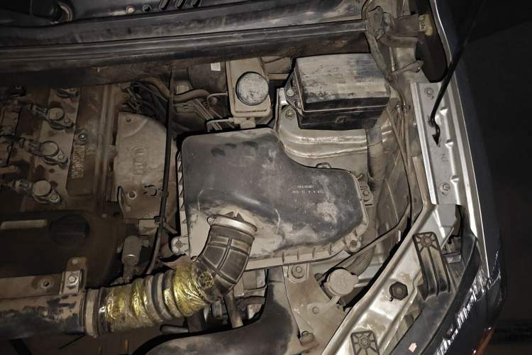 Used Dongfeng Fengon 2013 1.5L Manual Deluxe Model DK15 Engine Bay Left