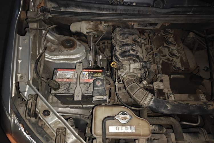 Used Dongfeng Fengon 2013 1.5L Manual Deluxe Model DK15 Engine Bay Right