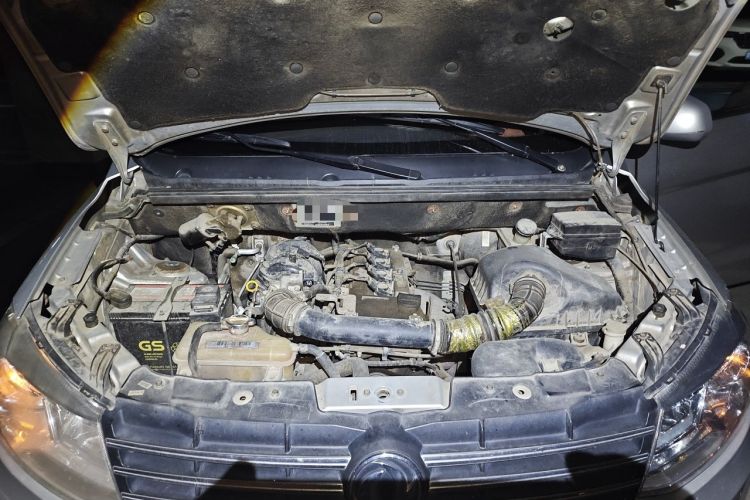 Used Dongfeng Fengon 2013 1.5L Manual Deluxe Model DK15 Engine Bay