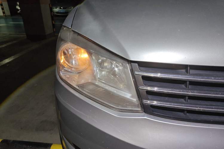 Used Dongfeng Fengon 2013 1.5L Manual Deluxe Model DK15 Right Front Headlight