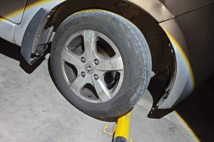Used Dongfeng Fengon 2013 1.5L Manual Deluxe Model DK15 Right Front Wheel Hub