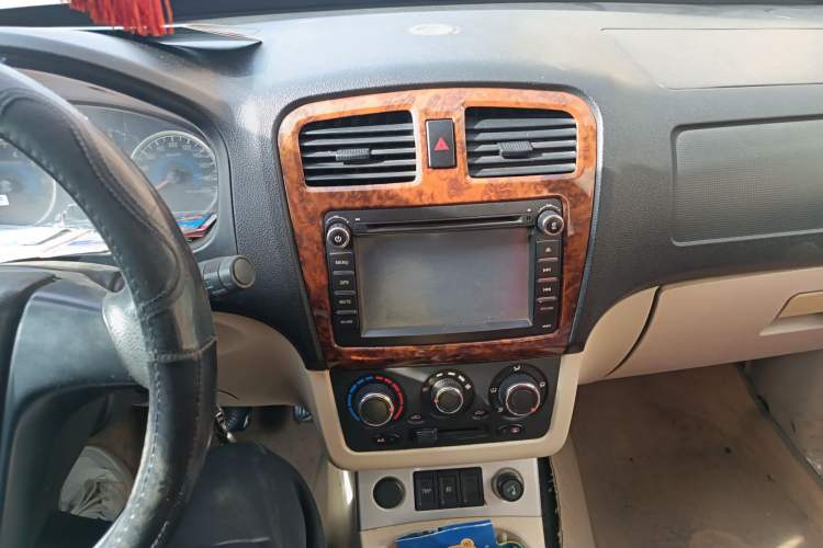Used Dongfeng Fengon 2013 1.5L Manual Deluxe Model DK15 Audio And AC Panel