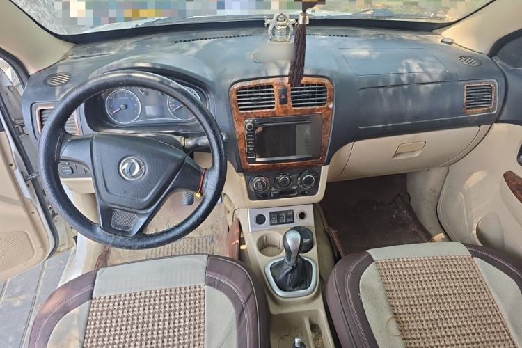 Used Dongfeng Fengon 2013 1.3L Manual Deluxe Edition DK13-08 Center Console