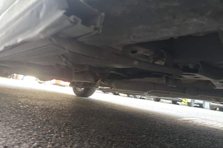 Used Dongfeng Fengon 2013 1.5L Manual Deluxe Model DK15 Chassis Front Right