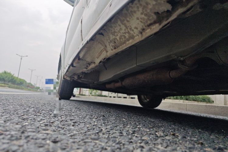 Used Dongfeng Fengon 2013 1.5L Manual Deluxe Model DK15 Chassis Rear Left
