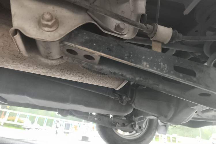 Used Dongfeng Fengon 2013 1.5L Manual Deluxe Model DK15 Chassis Rear Left