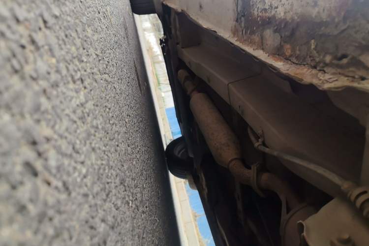 Used Dongfeng Fengon 2013 1.3L Manual Deluxe Edition DK13-08 Chassis Rear Left