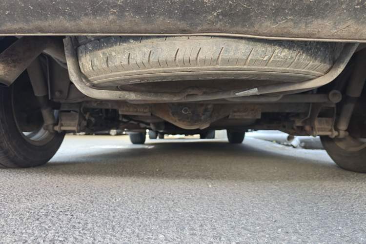 Used Dongfeng Fengon 2013 1.5L Manual Deluxe Model DK15 Chassis Rear