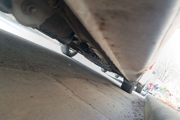 Used Dongfeng Fengon 2013 1.5L Manual Deluxe Model DK15 Chassis Rear Right
