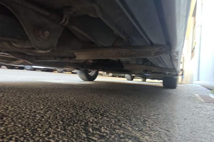 Used Dongfeng Fengon 2013 1.5L Manual Deluxe Model DK15 Chassis Rear Right