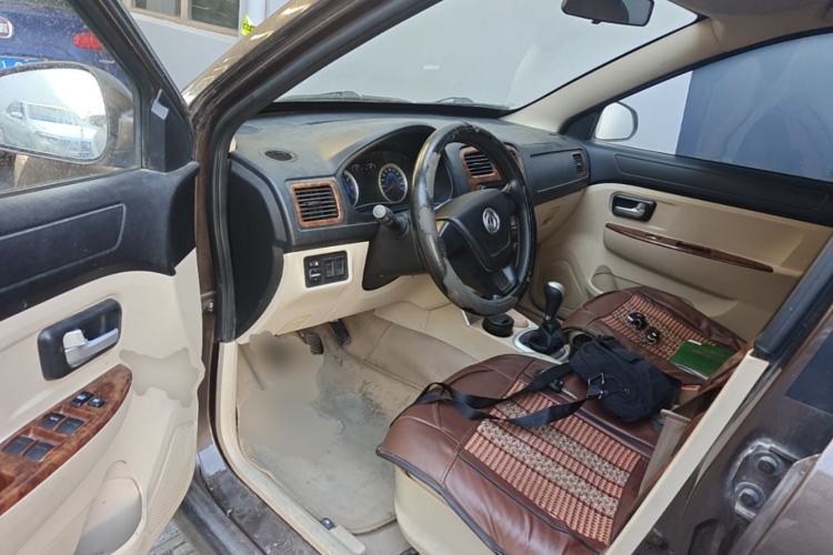 Used Dongfeng Fengon 2013 1.5L Manual Deluxe Model DK15 Driver Seat