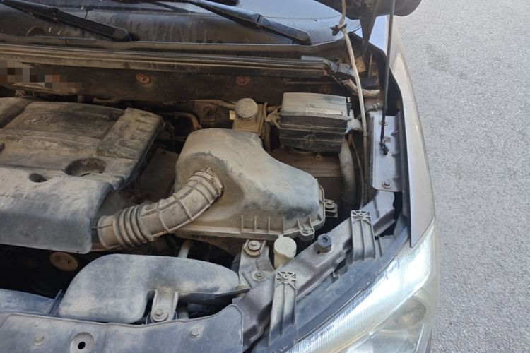 Used Dongfeng Fengon 2013 1.5L Manual Deluxe Model DK15 Engine Bay Left