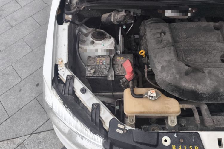 Used Dongfeng Fengon 2013 1.5L Manual Deluxe Model DK15 Engine Bay Right