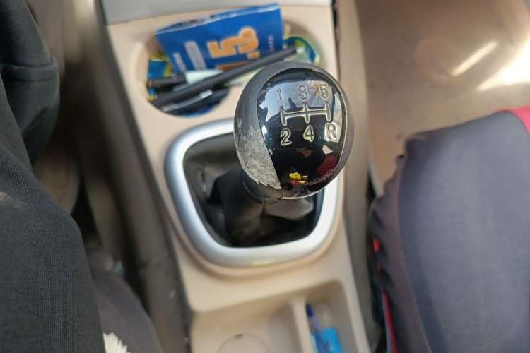 Used Dongfeng Fengon 2013 1.5L Manual Deluxe Model DK15 Gear Lever