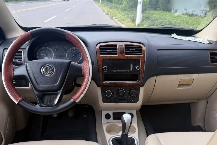 Used Dongfeng Fengon 2013 1.5L Manual Deluxe Model DK15 Interior 1