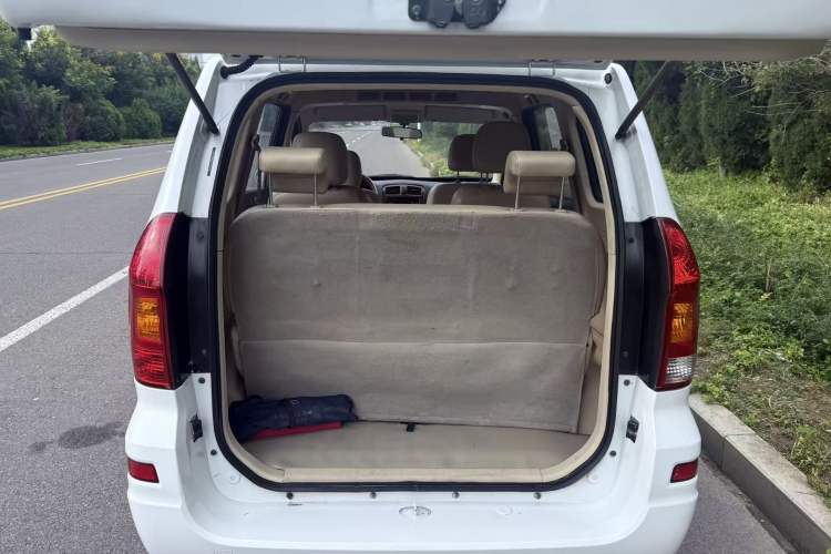 Used Dongfeng Fengon 2013 1.5L Manual Deluxe Model DK15 Interior 4
