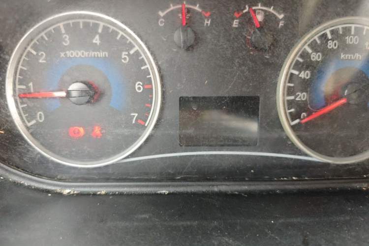 Used Dongfeng Fengon 2013 1.5L Manual Deluxe Model DK15 Odometer Close Up